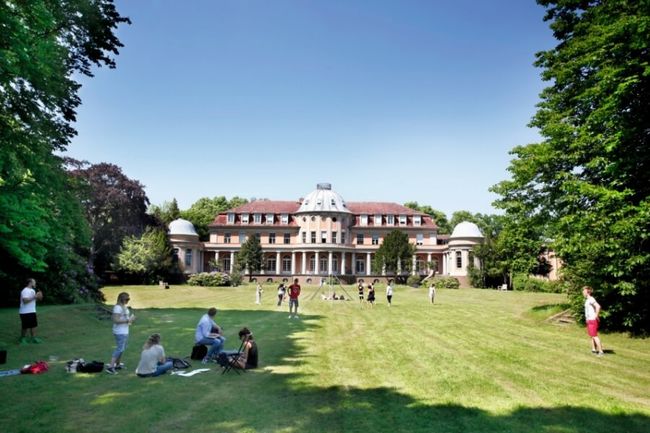 Das Hochschulgebäude: Die Siemens Villa im Berliner Bezirk Steglitz