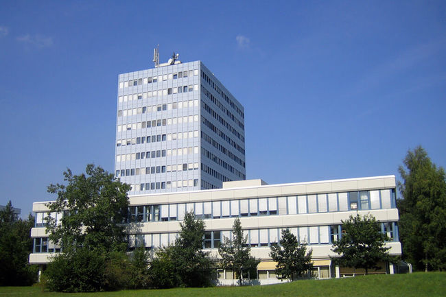 An der FAU lernen insgesamt über 40.000 Studierende in rund 250 Studiengängen. Hier zu sehen: Das Rechenzentrum und Informatik-Hochhaus.