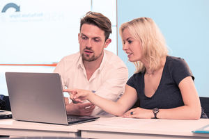 Kleine Studiengruppen und eine enge Betreuung runden das Profil der HSD Hochschule Döpfer ab.