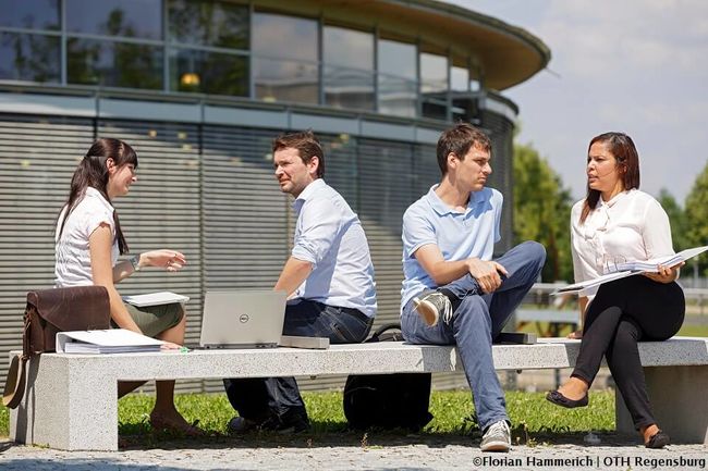 An 8 Fakultäten bieten wir 45 Studiengänge aus den Bereichen Technik, Wirtschaft, Soziales, Gesundheit, Architektur und Gestaltung an.