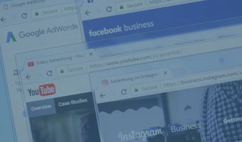 In einem Browser sind Facebook, YouTube, Instagram und Google geöffnet.